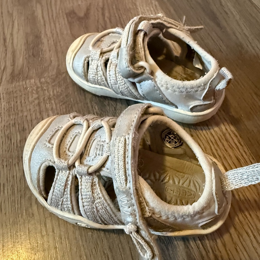 Toddler Keen sandals size 4 - Picture 3 of 5